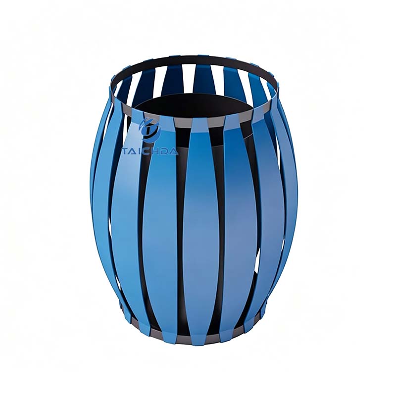 Outdoor recyclable garbage can